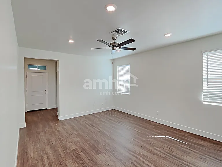 21522 S 231st St — Photo 7