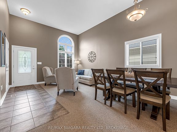 5th image of 325 Lea Cres