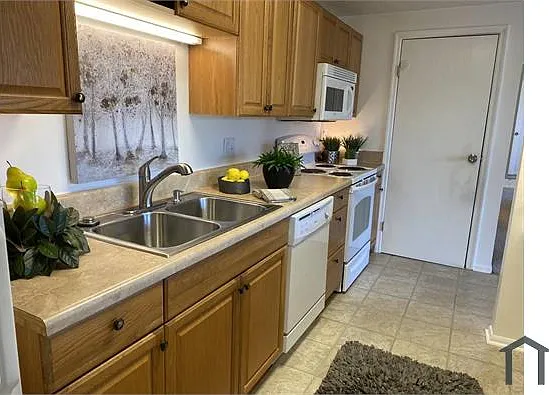 2 bed, 950 sqft, $1,850 — Photo 2