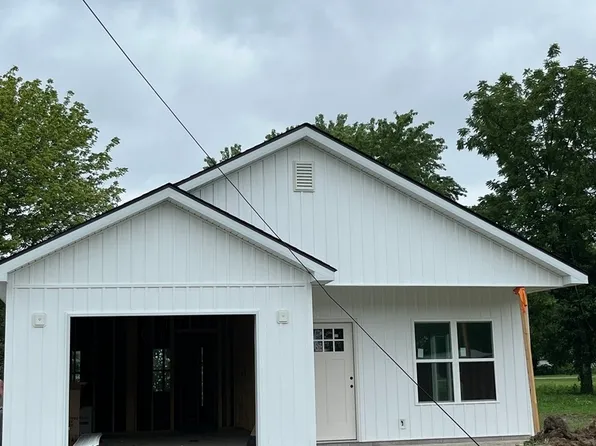 322 W Franklin St, Du Quoin, IL 62832