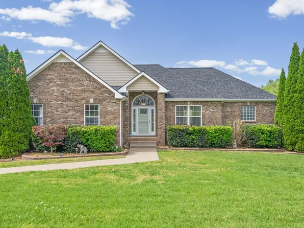 215 Cody Ct, Clarksville, TN 37043