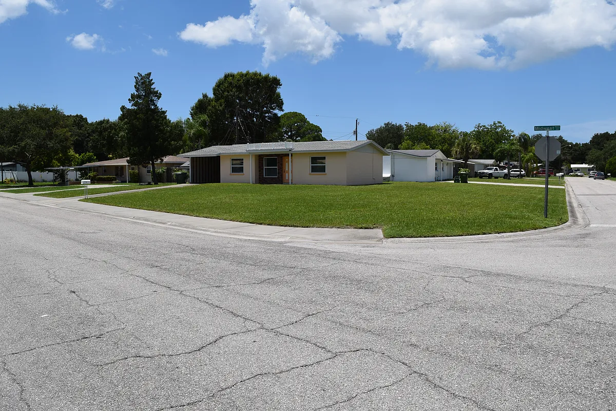 Building Photo - 420 Midwest Pkwy