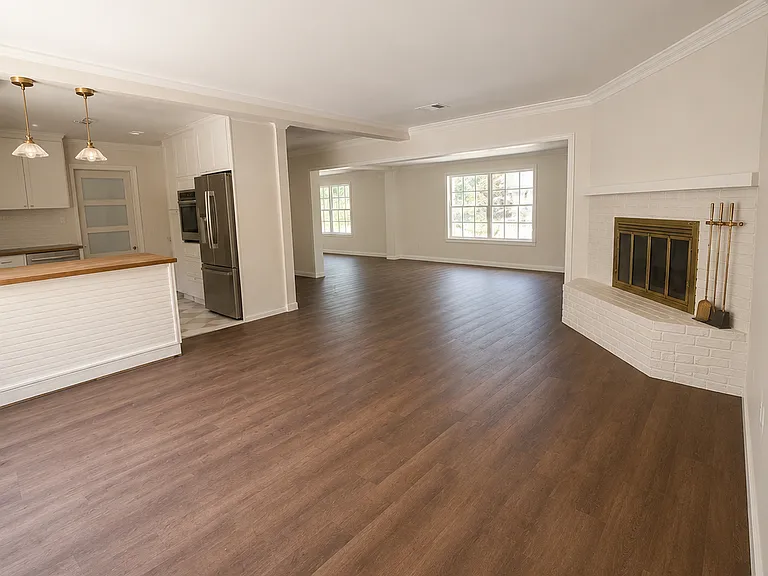 1325 N Lake Otis Dr — Photo 2