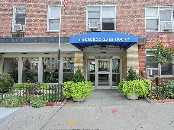 2nd image of 3185 Crescent St APT 319