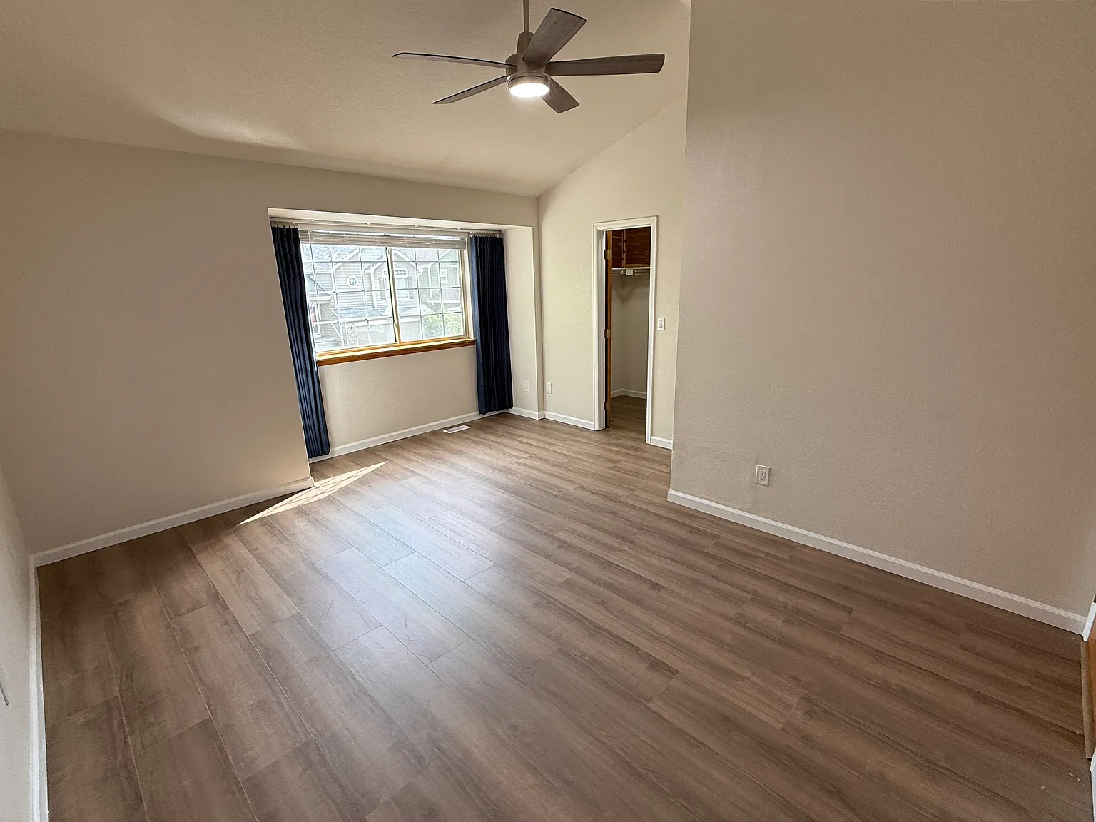 4 bed, 3.5 bath, 2000 sqft, $3,100 — Photo 2