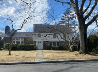33 Oxford Rd, White Plains, NY 10605