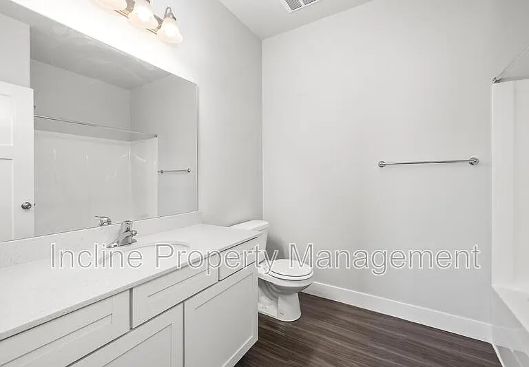 359 W 785 N — Photo 11