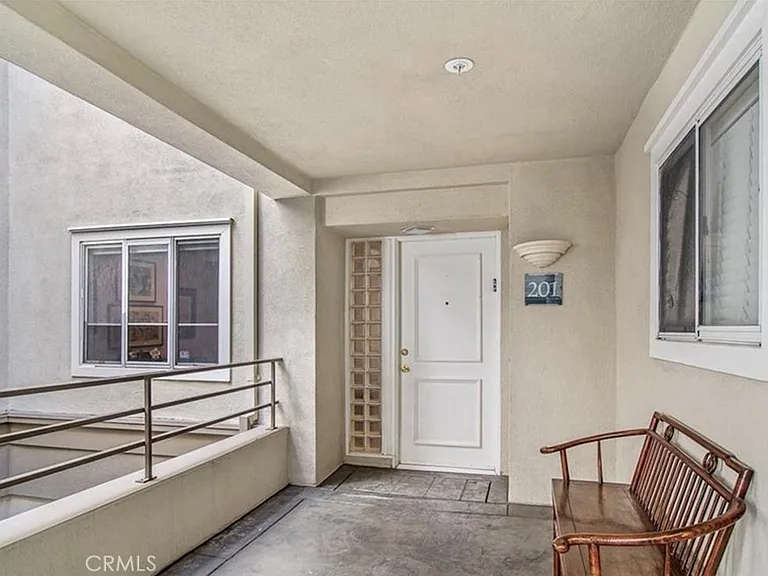 2233 Martin #201 — Photo 6