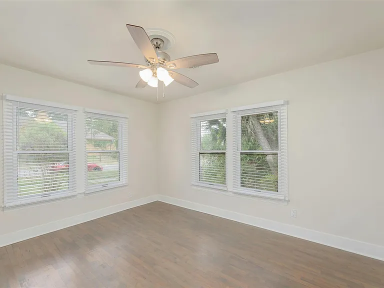 419 N Doak St — Photo 22