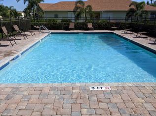 571 Crossfield Cir, Naples, FL 34104