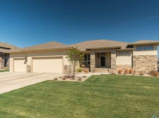 404 E Piping Rock Ln, Sioux Falls, SD 57108