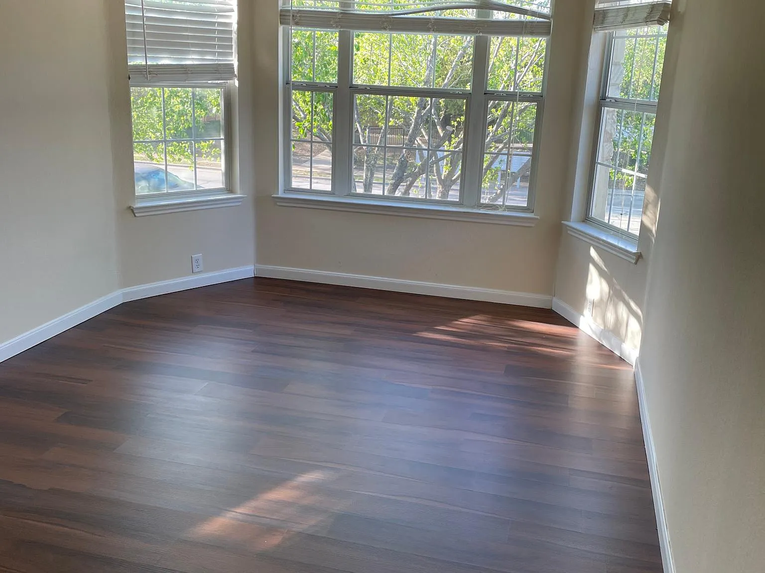 5 bed, 3.5 bath, 2592 sqft, $2,350 — Photo 2