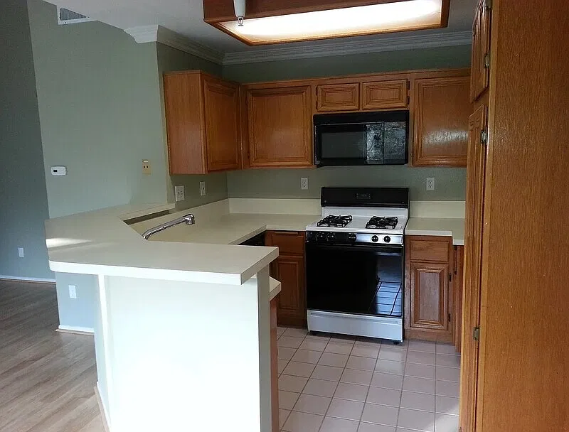 2 bed, 2.0 bath, 956 sqft, $1,608 — Photo 3