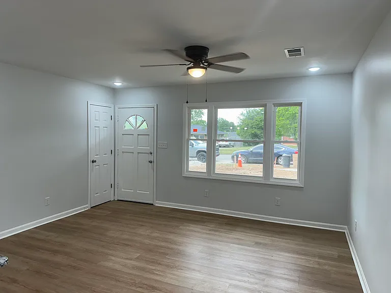 686 Eden Rd — Photo 2