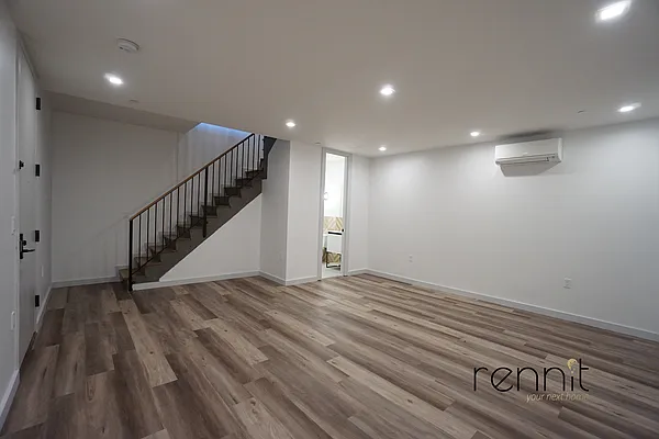 Rented by Rennit Inc. | media 30