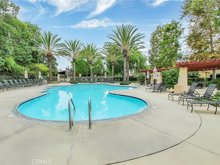 15 Platinum Cir — Photo 44