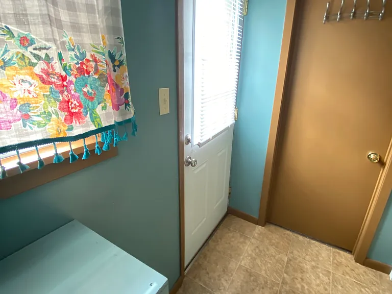 141 E South St — Photo 12