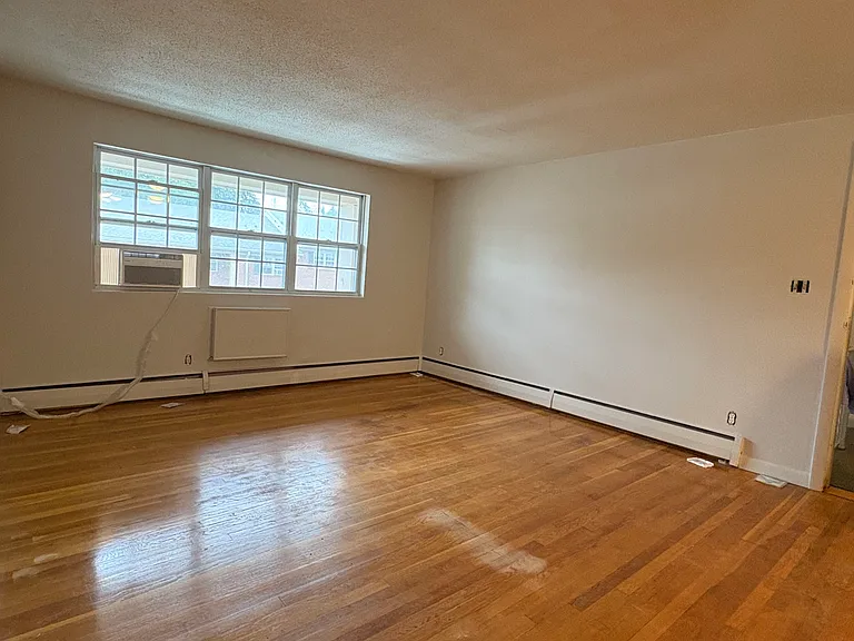 29 Arlington Rd #6 — Photo 1