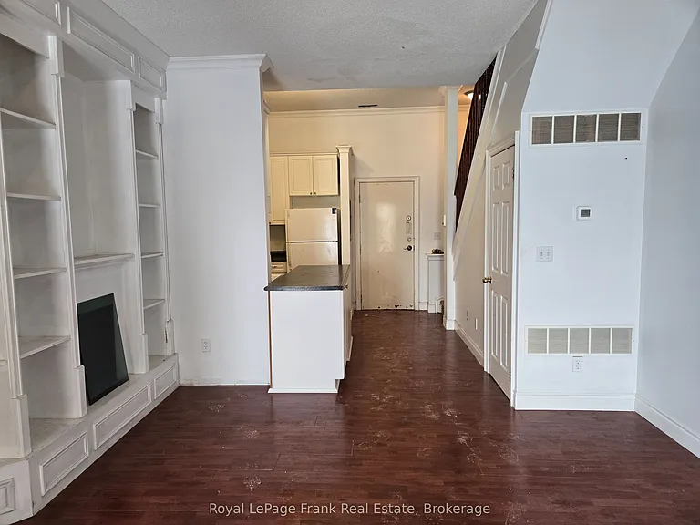 54 King St E #205 — Photo 4