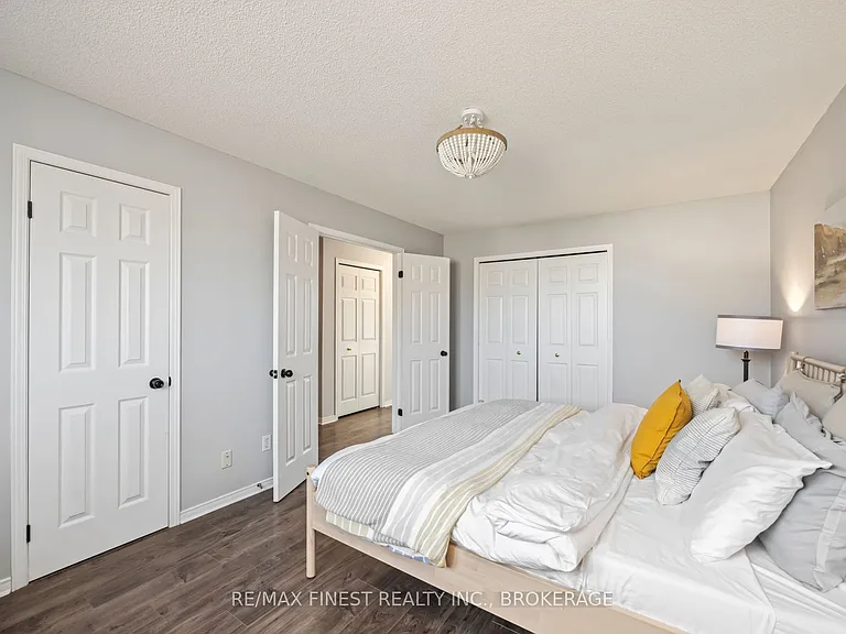 1256 Brackenwood Cres — Photo 25
