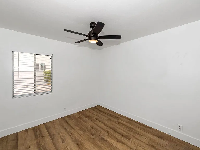 844 W Hazelwood St — Photo 8