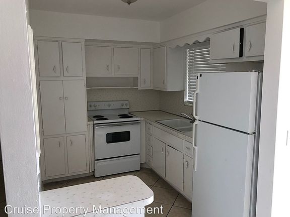4th image of 2617 Lincoln St APT 3