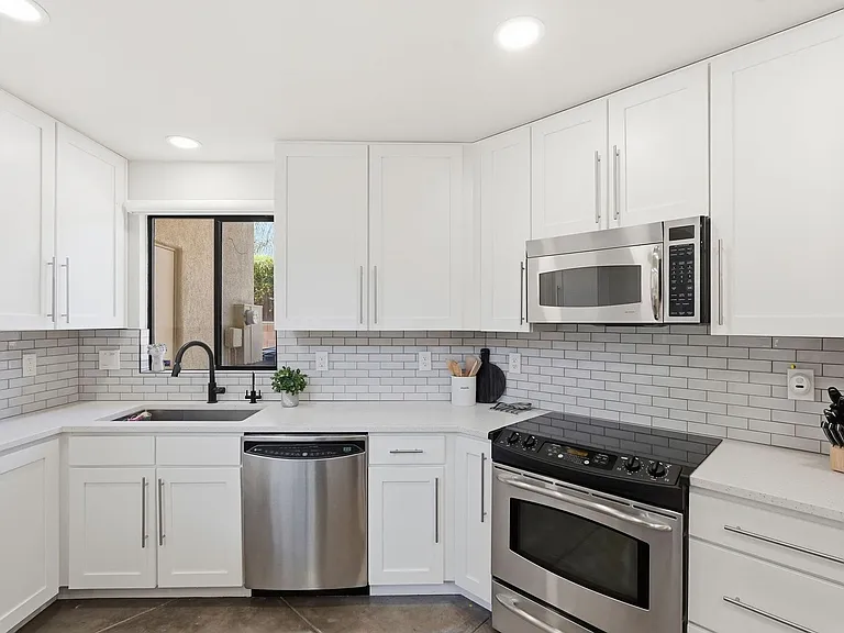 3225 E 3rd St — Photo 17