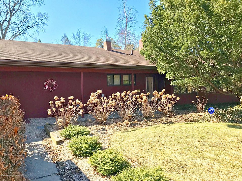 1st image of 830 Lantern Hill Dr