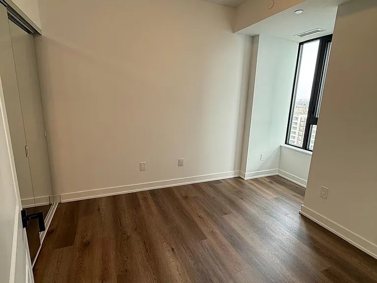 2075 Lakeshore Rd #1203 — Photo 6