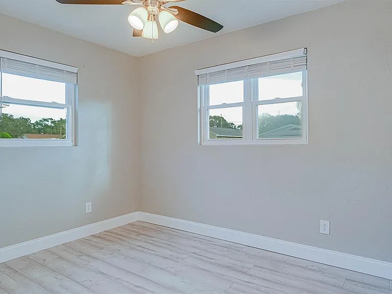 5135 Newton Ave S — Photo 15
