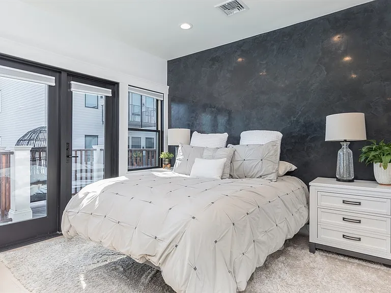331 Chelsea St #4 — Photo 7