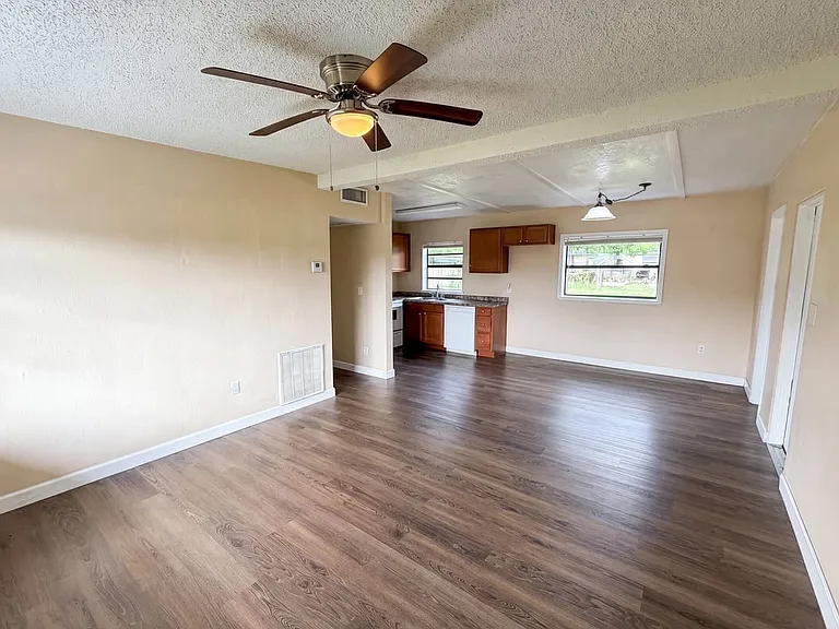 712 S Solandra Dr — Photo 7