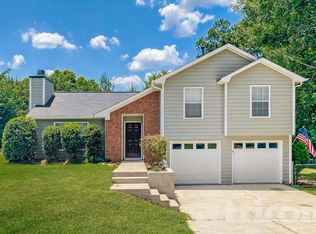 1124 Whisper Wind Dr, McDonough, GA 30253