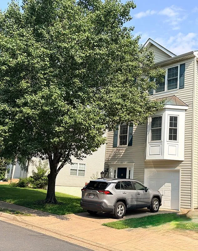 3 bed, 3.0 bath, 2148 sqft, $3,550 — Photo 1