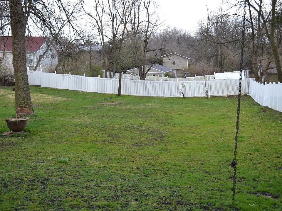 2nd image of 1908 N Elm St
