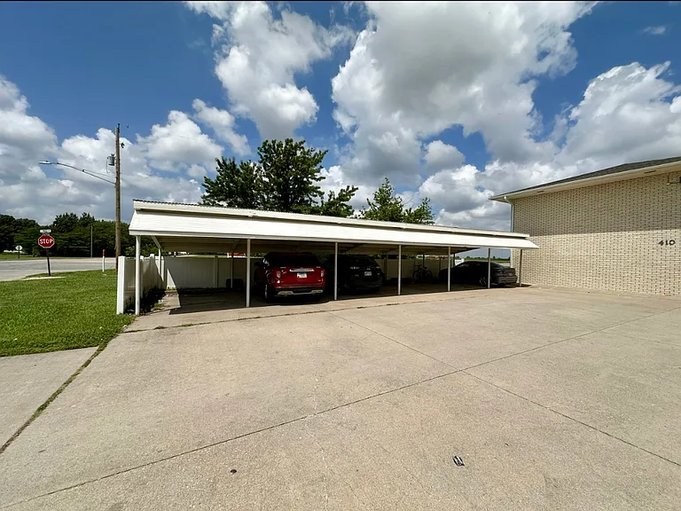 410 Harvest Rd — Photo 2