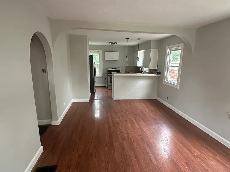 502 Compton St — Photo 6