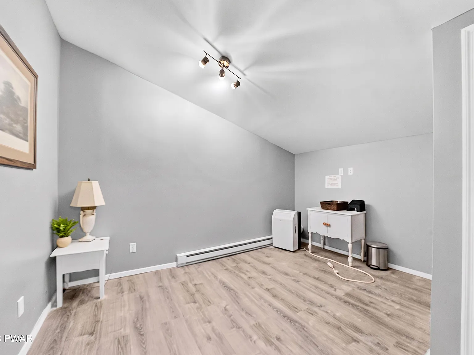 1 bed, 1.0 bath, 760 sqft, $850 — Photo 2