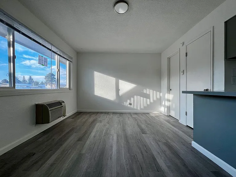 Mt. Stuart Apartments — Photo 14