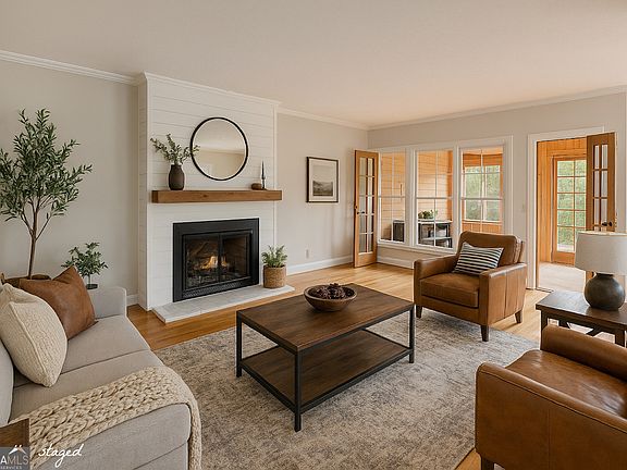 2nd image of 116 Manor Way