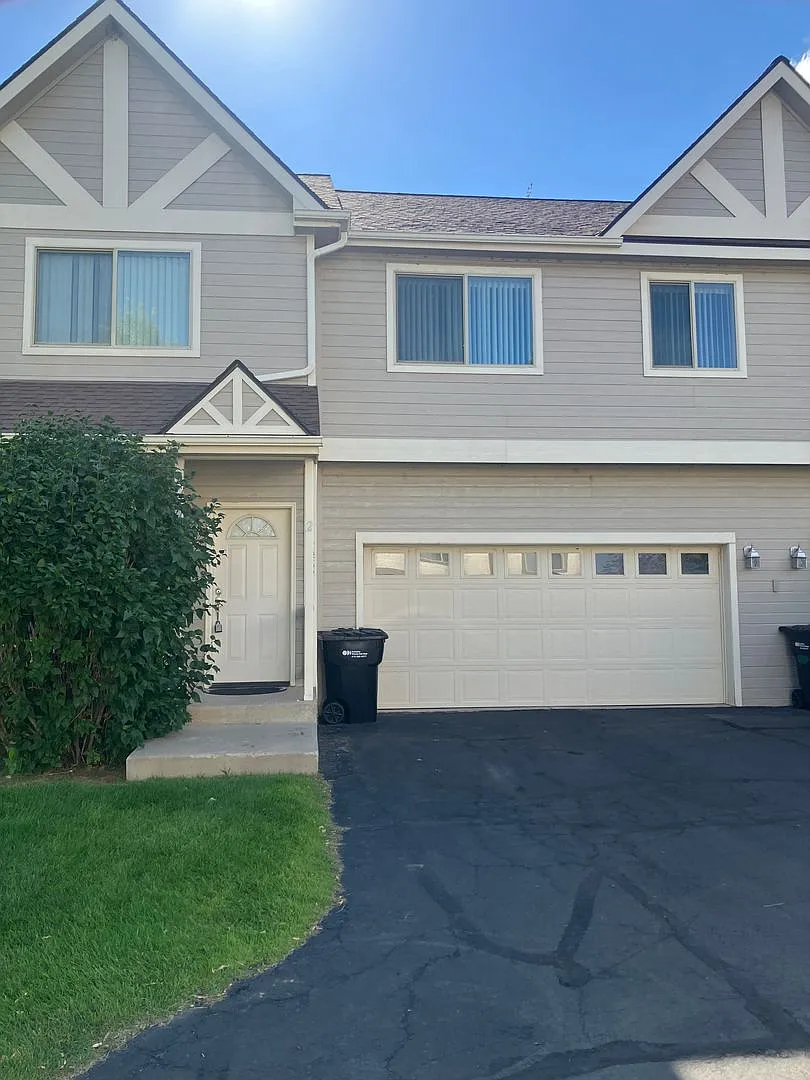 3 Bedrooms 2.5 Baths with A/C — Photo 2