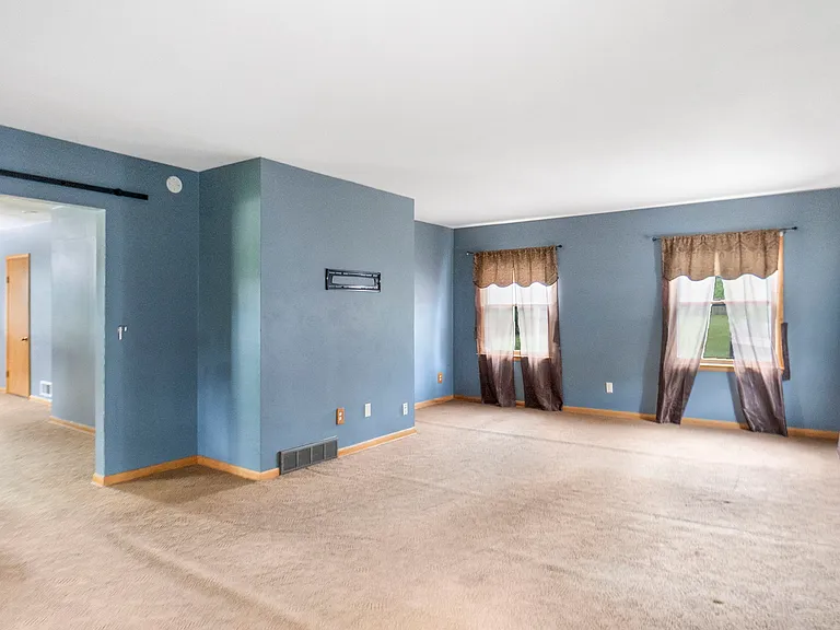 3310 Rownd St — Photo 10