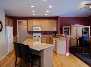 104 Stonepointe Dr, Berea, OH 44017