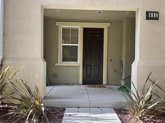 5th image of 695 Elderberry Dr