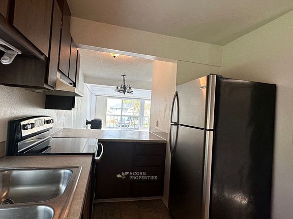5th image of 902 NE Lindsay St