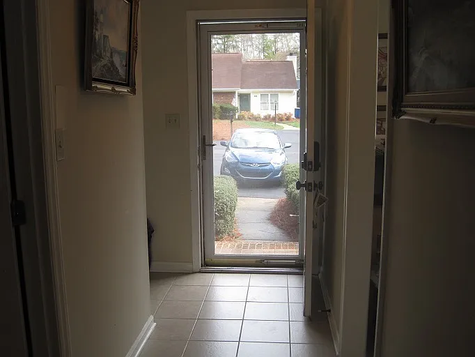 1583 Laureldale Dr — Photo 5