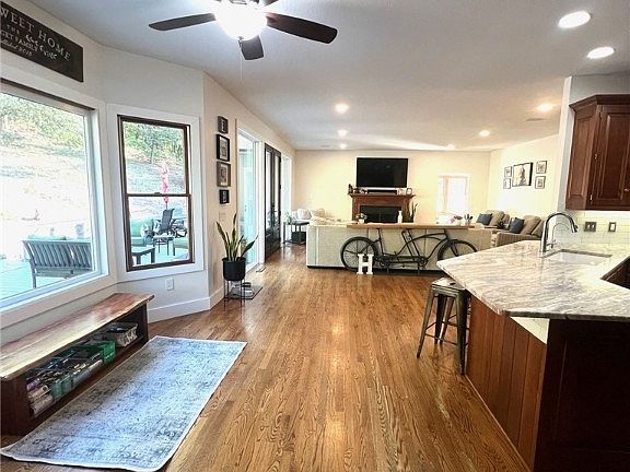4th image of 1471 Parkdale Dr