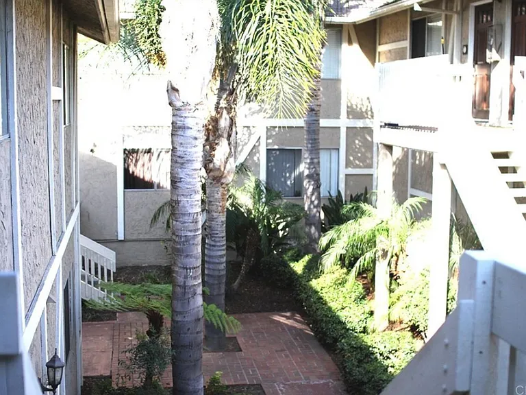 1025 4th Ave #12 — Photo 3