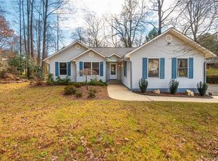 1 Hickory Dr, Fletcher, NC 28732