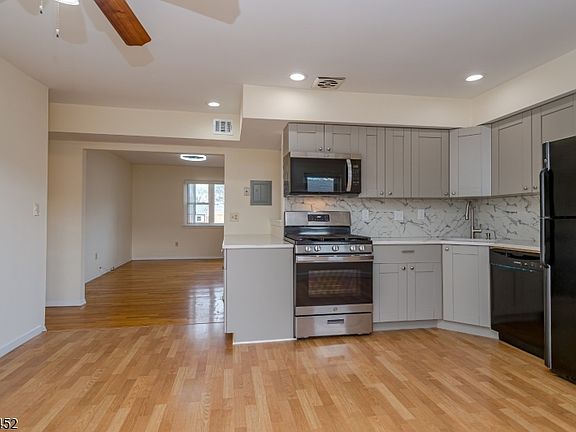 5th image of 161 Evergreen Rd BLDG 161 #12B